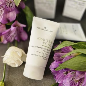 Cremă Nuanţatoare de Zi (caramel) – 50 ml